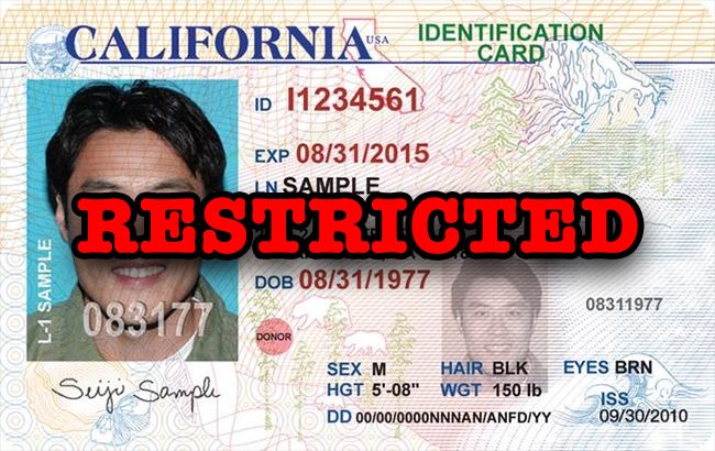 Licencia de conducir restringida de California.