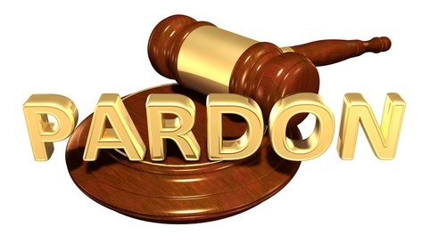 Gavel with the sign "pardon"