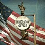 Bandera de la oficina de inmigración pequeña