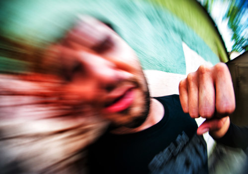 ¿Es la batería un delito de turpitud moral?