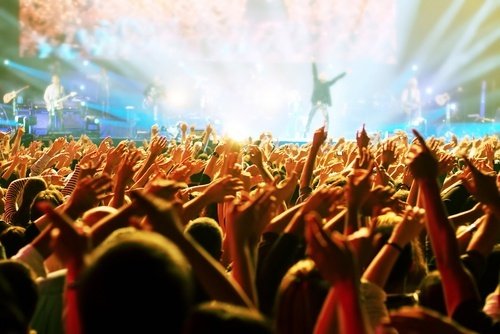 band onstage in front of a large packed crowd - injuries at Las Vegas concerts can be cause to bring a lawsuit for damages