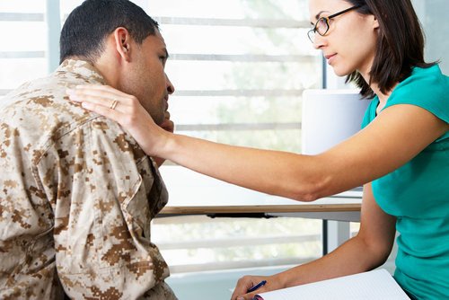 sesión de terapia de salud mental para veteranos
