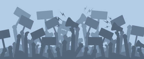 imagen de manifestantes con carteles y un megáfono