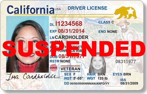 Licencia de conducir de California marcada como "SUSPENDIDA"