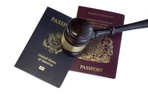 Dos pasaportes 20gavel