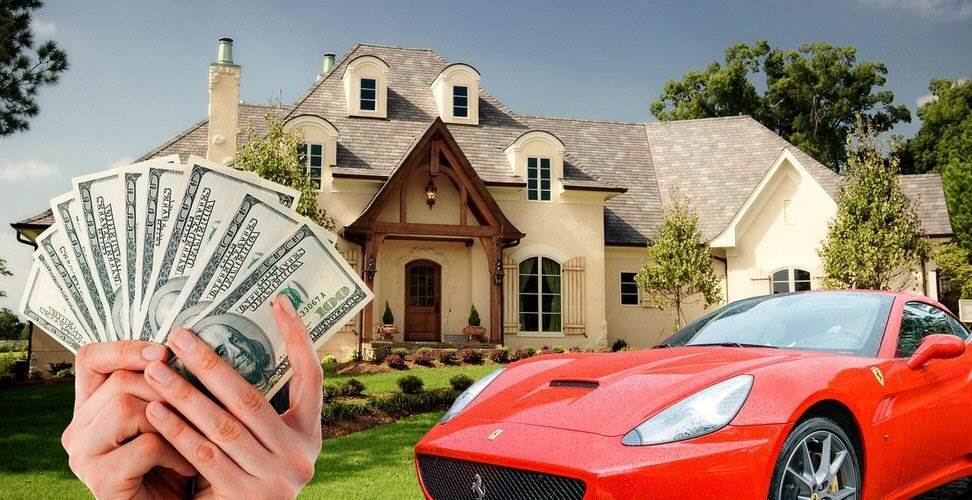 person holding $100 bills in front of a sports car and expensive house - all 3 of which could be seized based on California asset forfeiture laws