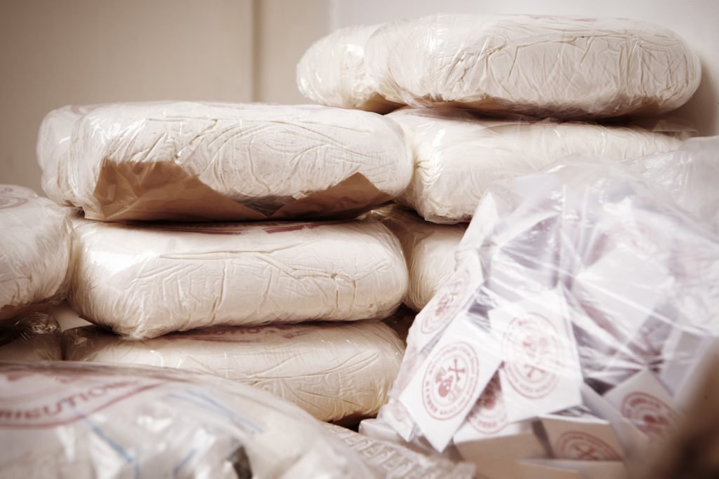 Varios paquetes de cocaína de tamaño igual