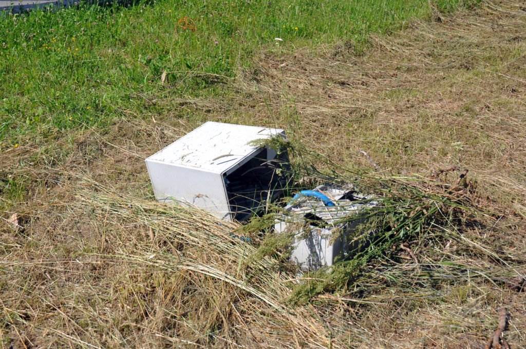Una caja eléctrica que fue vandalizada en violación del PC 591
