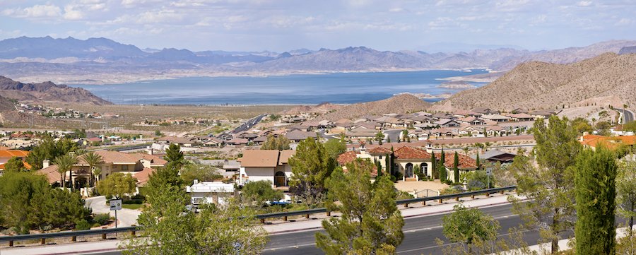 Vista del lago Mead desde Boulder City, NV