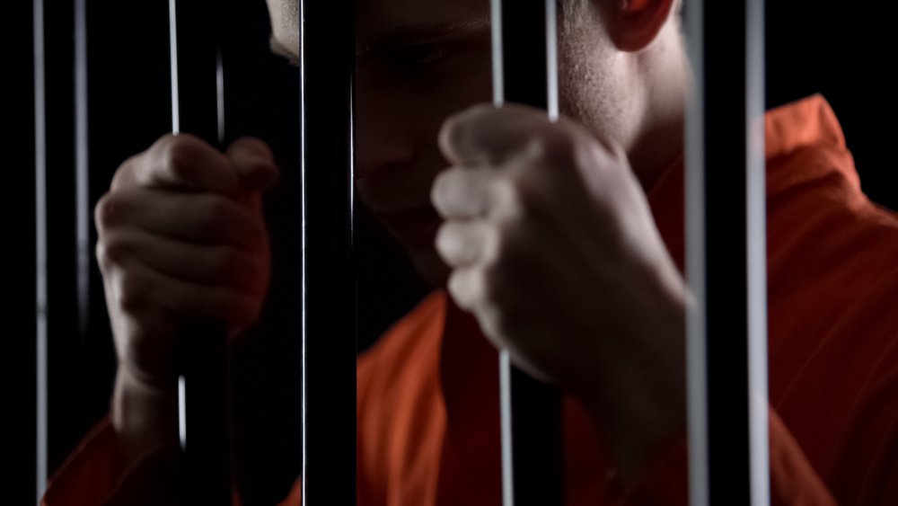 How long do you stay in jail for a bench warrant?