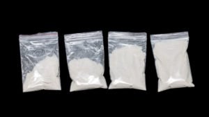 Cuatro bolsas de cocaína poseídas por un vendedor de drogas en violación de NRS 453.337