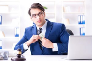 No abogado fingiendo ser abogado acumulando honorarios legales