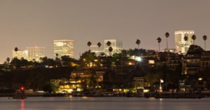 Vista de largo alcance de Newport Beach, California