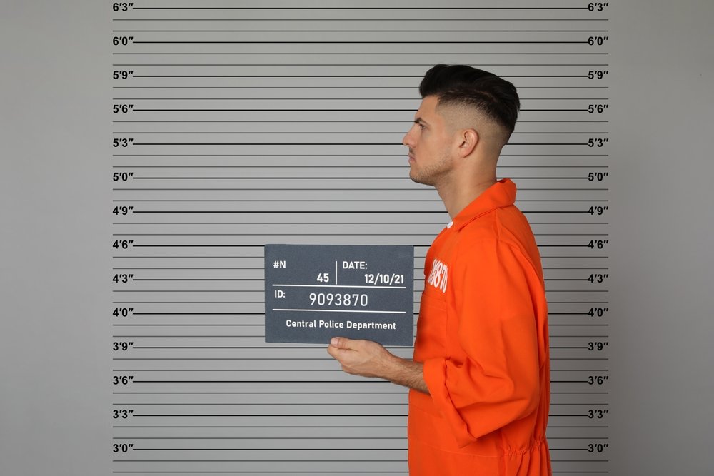 Un recluso posando para una foto de identificación. Una condena por el Código Penal 236 PC puede llevar hasta 3 años en la cárcel.