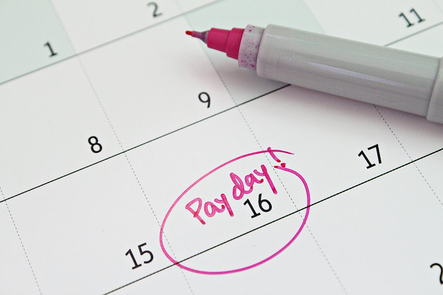 A calendar with the 16th day circled with the word "pay day"