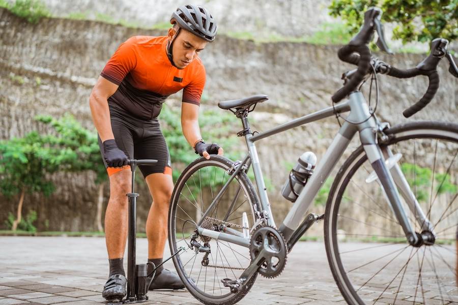 ¿Tienes que usar un casco cuando montas en bicicleta en Nevada?