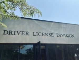 Exterior de la División de Licencias de Conducir