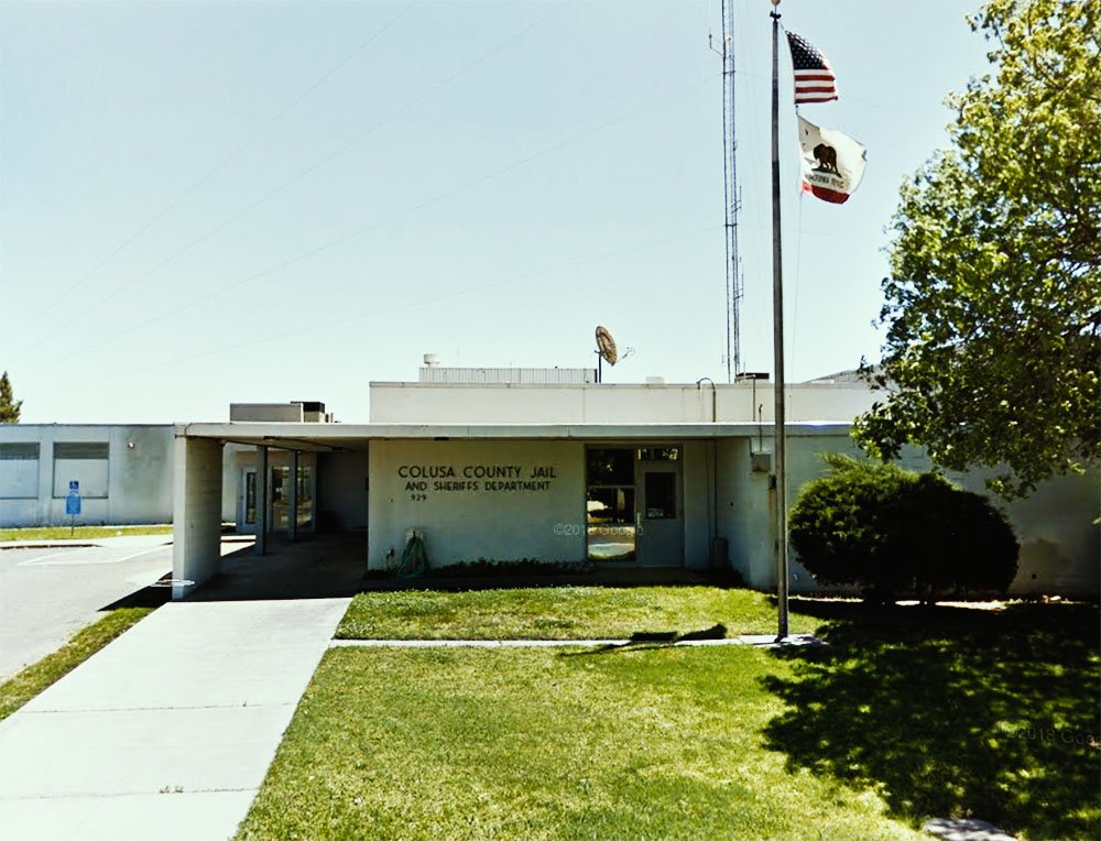 Exterior de la cárcel del condado de Colusa.