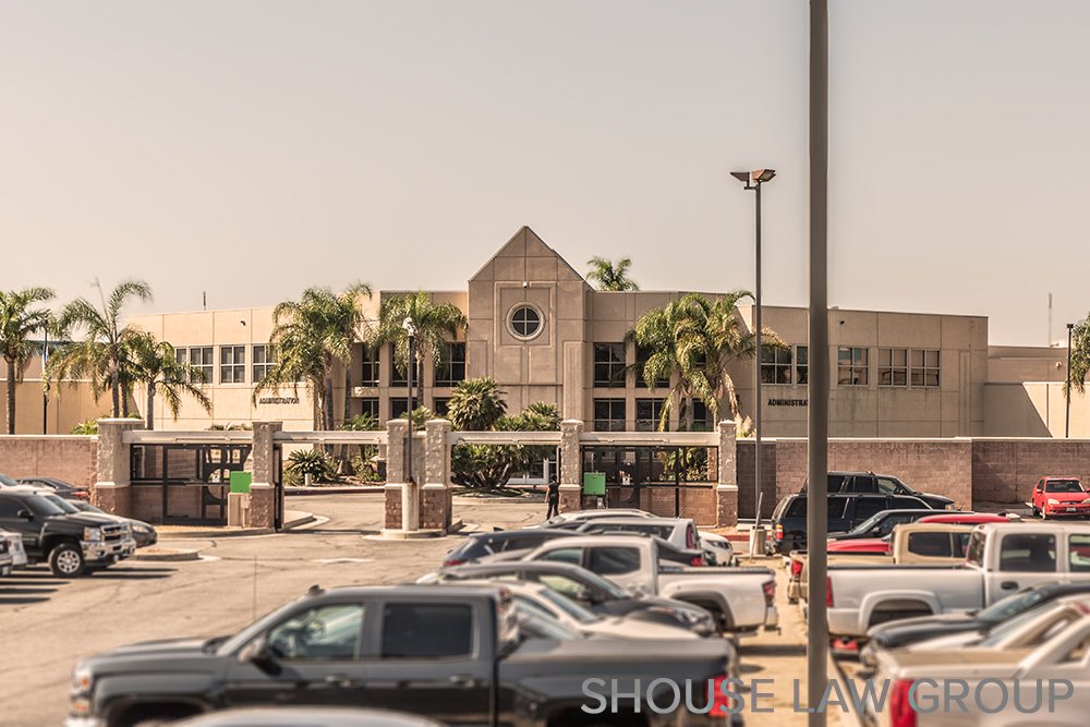 Exterior del Centro de Detención del Valle Oeste.