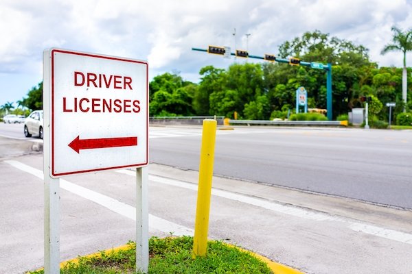 Sign that says "Driver Licenses"