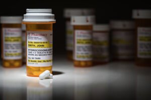 Pastillas de Vicodin en un estante