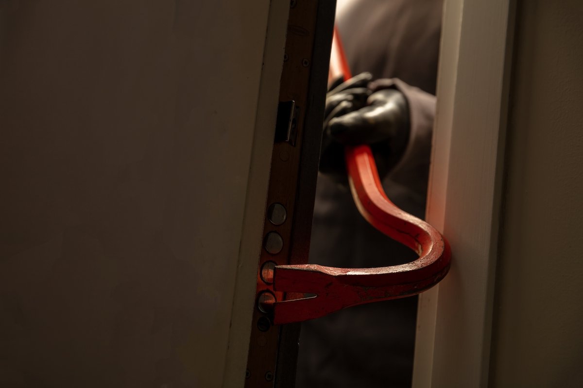 Crowbar being used to pry open a door of a home to be burglarized in violation of CRS 18-4-203